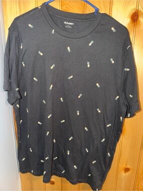 Old Navy Black/Dark Grey Short-Sleeve Tee with Small Pineapple Motif- Size L